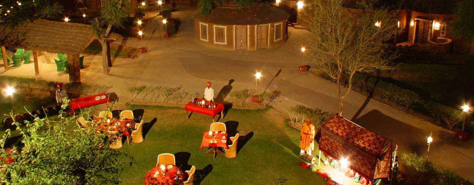 Calippic Hotels Mandawa - CDR - Front Lawns